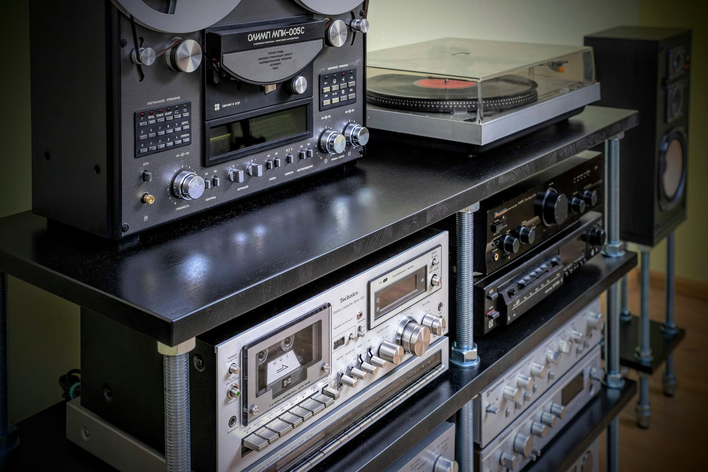 Double-Width Audio Rack on Wheels – Adjustable Hi-Fi Stereo Cabinet & Record Player Stand