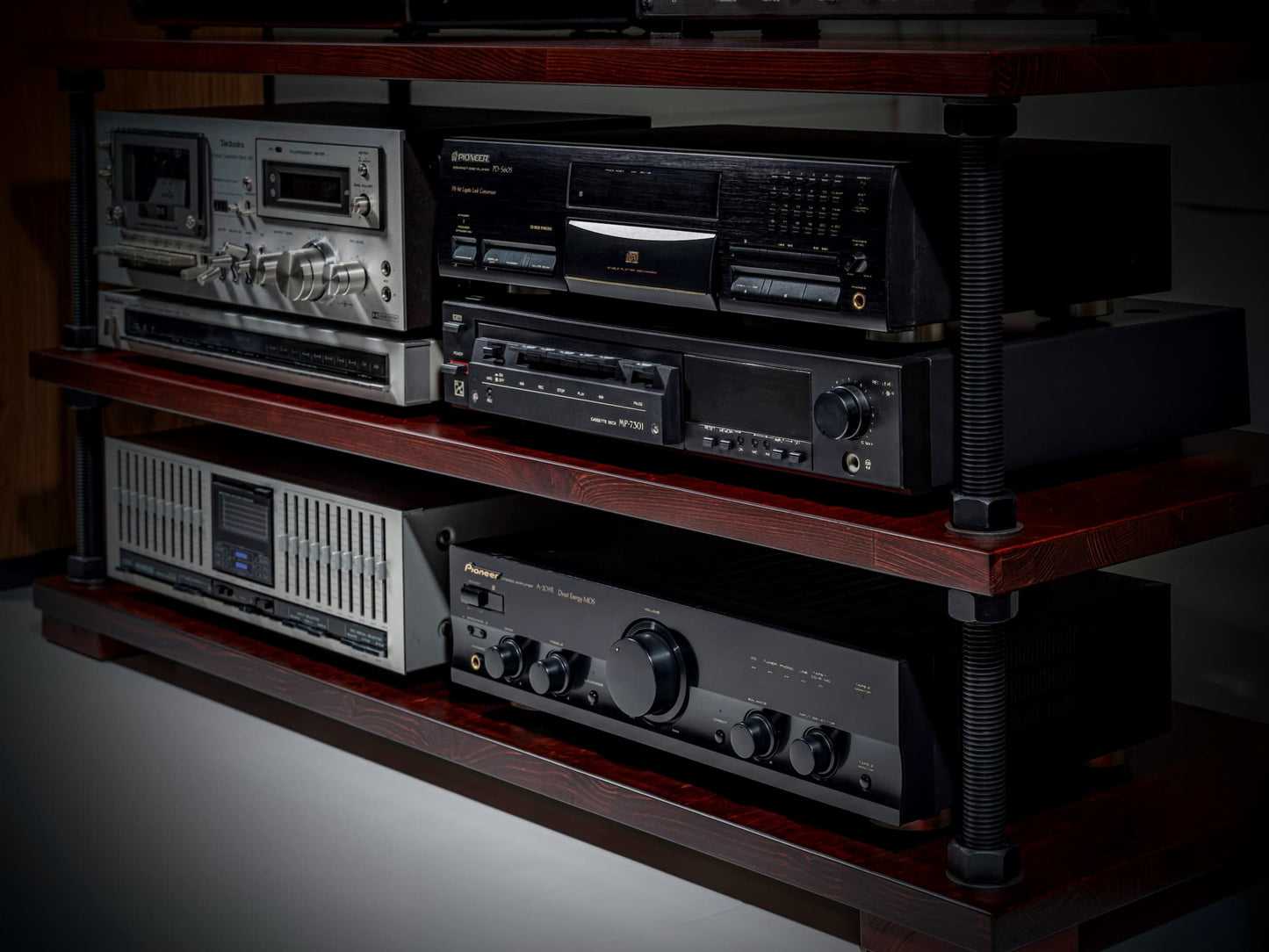 Low Profile HiFi Audio Rack – Adjustable Turntable Stand & Record Player Shelf | Heavy-Duty Stereo Component Console with Black Hardware