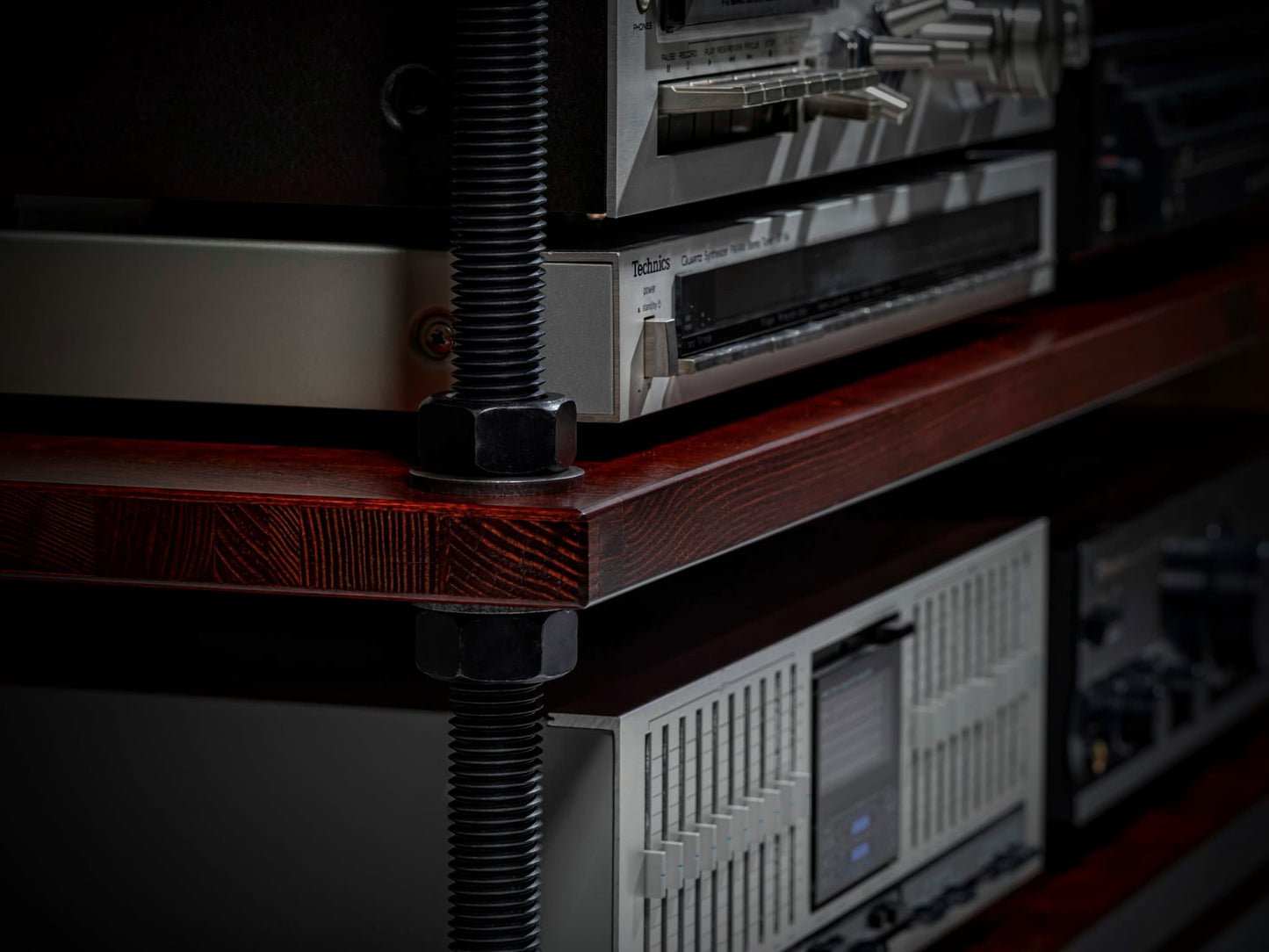 Low Profile HiFi Audio Rack – Adjustable Turntable Stand & Record Player Shelf | Heavy-Duty Stereo Component Console with Black Hardware