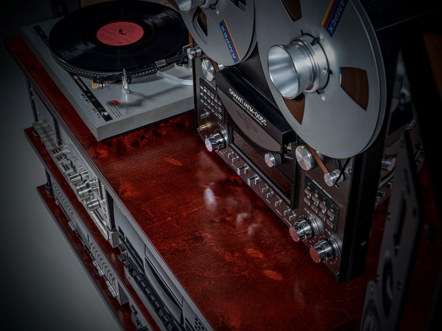 Low Profile HiFi Audio Rack – Adjustable Turntable Stand & Record Player Shelf | Heavy-Duty Stereo Component Console with Black Hardware